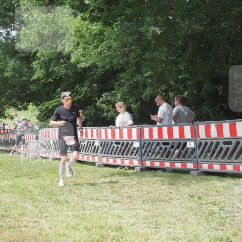 21.06.2025 - 27. Vierlanden-Triathlon KatJ http://msf.ph/oto/8053277 15.06.2025 12:23:19 Ziel 168 meine-sportfotos.de