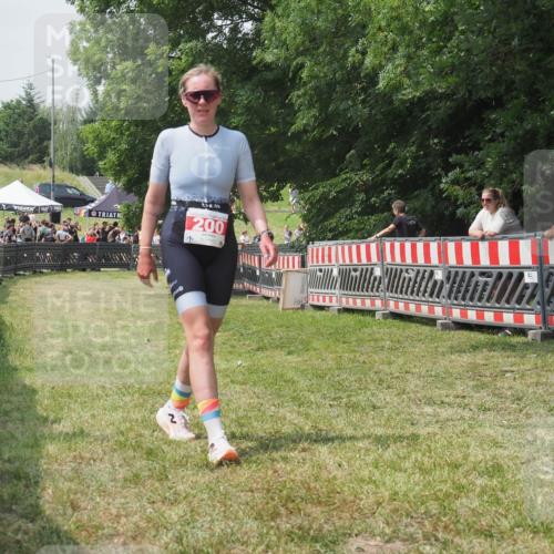 21.06.2025 - 27. Vierlanden-Triathlon KatJ http://msf.ph/oto/8053286 15.06.2025 12:23:56 Ziel  meine-sportfotos.de