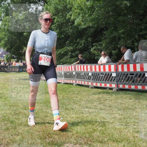 21.06.2025 - 27. Vierlanden-Triathlon KatJ http://msf.ph/oto/8053290 15.06.2025 12:23:57 Ziel  meine-sportfotos.de