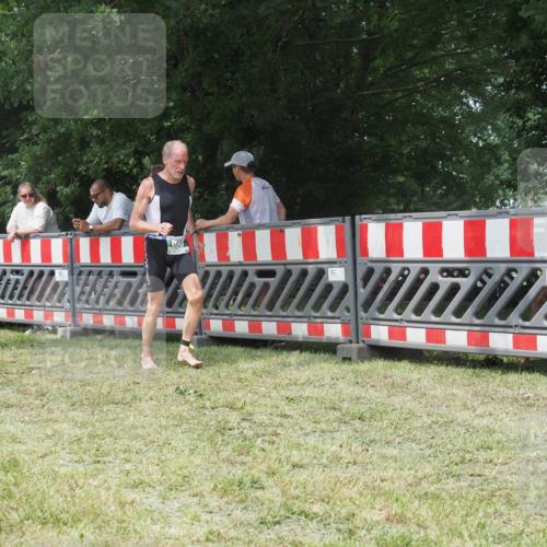 21.06.2025 - 27. Vierlanden-Triathlon KatJ http://msf.ph/oto/8053298 15.06.2025 12:24:42 Ziel 17, 866 meine-sportfotos.de