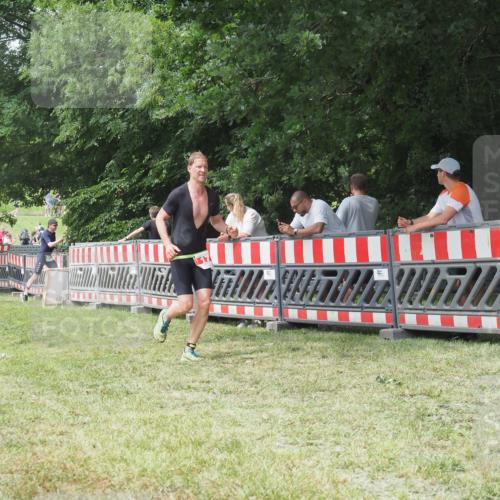 21.06.2025 - 27. Vierlanden-Triathlon KatJ http://msf.ph/oto/8053308 15.06.2025 12:24:49 Ziel 17 meine-sportfotos.de