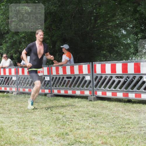 15.06.2025 - 27. Vierlanden-Triathlon KatJ http://msf.ph/oto/8053312 15.06.2025 12:24:50 Ziel 17 meine-sportfotos.de