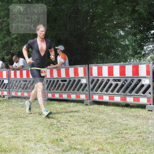 15.06.2025 - 27. Vierlanden-Triathlon KatJ http://msf.ph/oto/8053313 15.06.2025 12:24:50 Ziel 17 meine-sportfotos.de