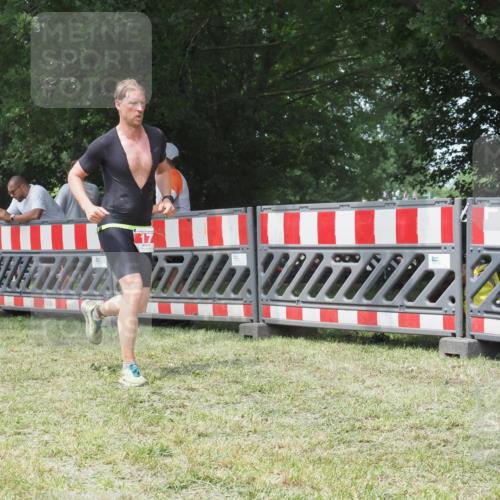 15.06.2025 - 27. Vierlanden-Triathlon KatJ http://msf.ph/oto/8053314 15.06.2025 12:24:50 Ziel 17 meine-sportfotos.de