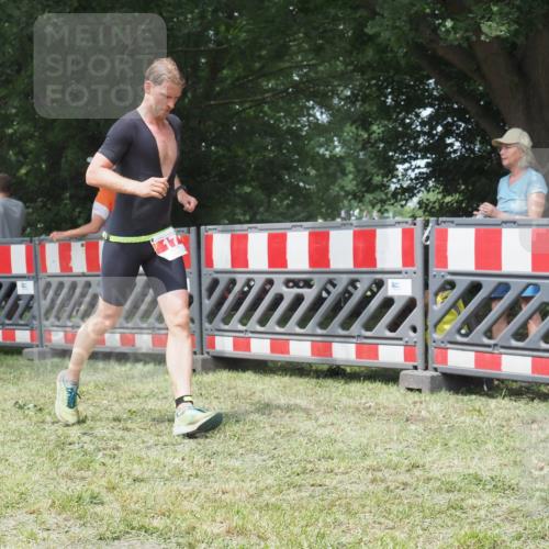 15.06.2025 - 27. Vierlanden-Triathlon KatJ http://msf.ph/oto/8053316 15.06.2025 12:24:50 Ziel 17 meine-sportfotos.de