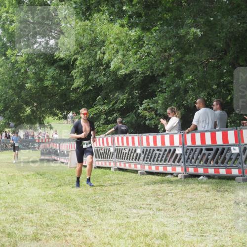 15.06.2025 - 27. Vierlanden-Triathlon KatJ http://msf.ph/oto/8053318 15.06.2025 12:25:37 Ziel 773 meine-sportfotos.de