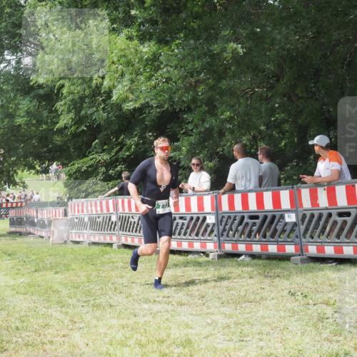 15.06.2025 - 27. Vierlanden-Triathlon KatJ http://msf.ph/oto/8053323 15.06.2025 12:25:38 Ziel 773 meine-sportfotos.de