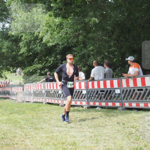15.06.2025 - 27. Vierlanden-Triathlon KatJ http://msf.ph/oto/8053324 15.06.2025 12:25:38 Ziel 773 meine-sportfotos.de