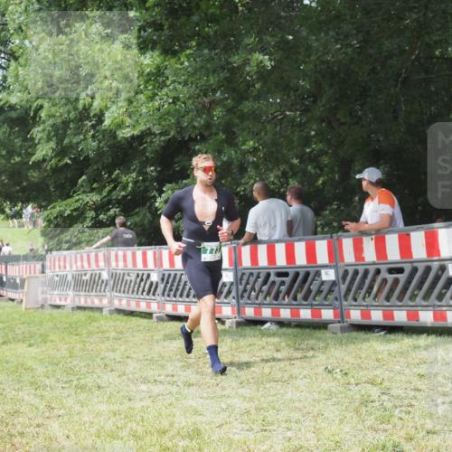 15.06.2025 - 27. Vierlanden-Triathlon KatJ http://msf.ph/oto/8053325 15.06.2025 12:25:38 Ziel 773 meine-sportfotos.de