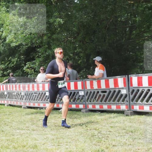 15.06.2025 - 27. Vierlanden-Triathlon KatJ http://msf.ph/oto/8053327 15.06.2025 12:25:38 Ziel 773 meine-sportfotos.de