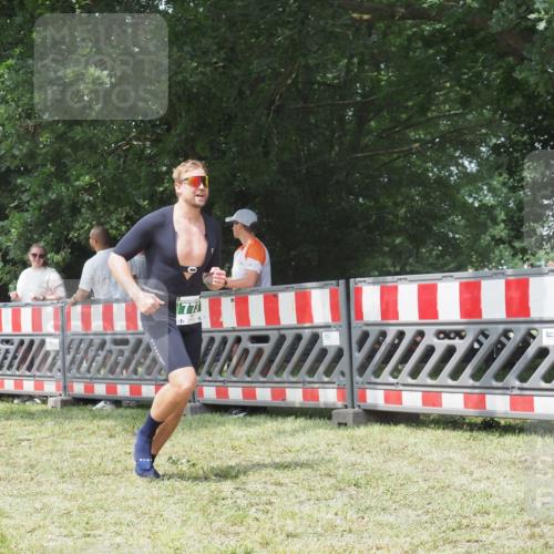 15.06.2025 - 27. Vierlanden-Triathlon KatJ http://msf.ph/oto/8053329 15.06.2025 12:25:39 Ziel 773 meine-sportfotos.de