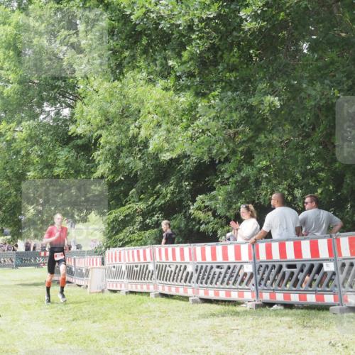 15.06.2025 - 27. Vierlanden-Triathlon KatJ http://msf.ph/oto/8053331 15.06.2025 12:27:18 Ziel 80 meine-sportfotos.de