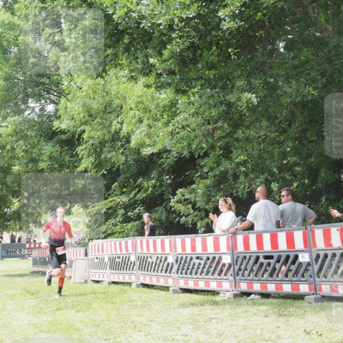 15.06.2025 - 27. Vierlanden-Triathlon KatJ http://msf.ph/oto/8053333 15.06.2025 12:27:18 Ziel 80 meine-sportfotos.de