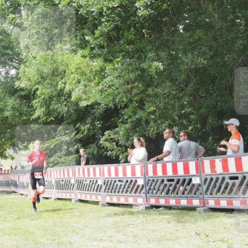 15.06.2025 - 27. Vierlanden-Triathlon KatJ http://msf.ph/oto/8053336 15.06.2025 12:27:18 Ziel 80 meine-sportfotos.de