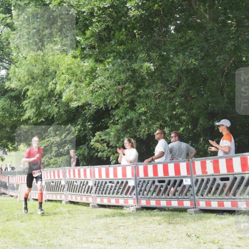 15.06.2025 - 27. Vierlanden-Triathlon KatJ http://msf.ph/oto/8053337 15.06.2025 12:27:18 Ziel 80 meine-sportfotos.de