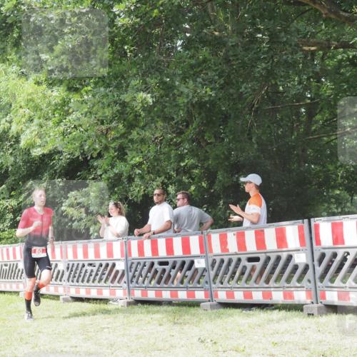 15.06.2025 - 27. Vierlanden-Triathlon KatJ http://msf.ph/oto/8053339 15.06.2025 12:27:19 Ziel 80 meine-sportfotos.de
