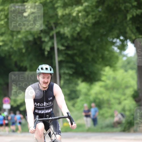 15.06.2025 - 7 Türme Triathlon Yannick Fuchs http://msf.ph/oto/8053379 15.06.2025 13:40:59 Radfahren  meine-sportfotos.de