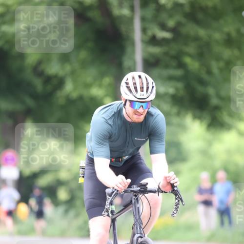 15.06.2025 - 7 Türme Triathlon Yannick Fuchs http://msf.ph/oto/8053605 15.06.2025 13:44:01 Radfahren 2 meine-sportfotos.de