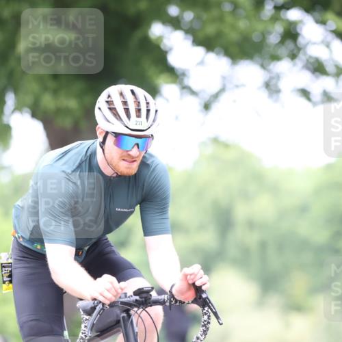 15.06.2025 - 7 Türme Triathlon Yannick Fuchs http://msf.ph/oto/8053607 15.06.2025 13:44:02 Radfahren  meine-sportfotos.de