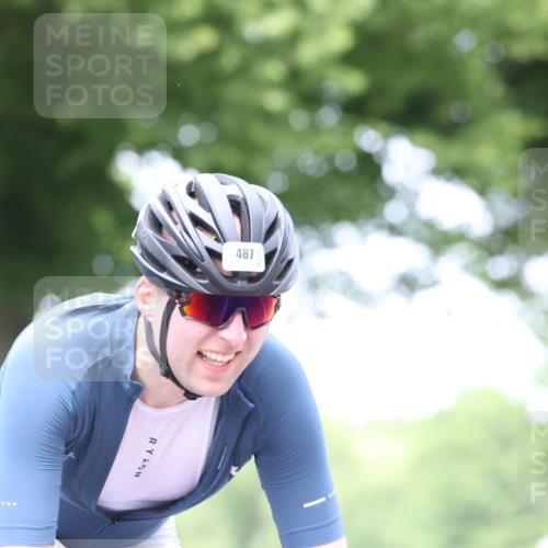 15.06.2025 - 7 Türme Triathlon Yannick Fuchs http://msf.ph/oto/8053874 15.06.2025 13:47:14 Radfahren 487 meine-sportfotos.de