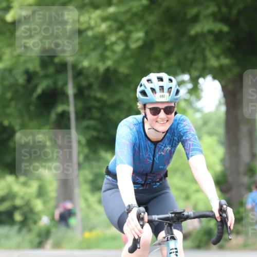 15.06.2025 - 7 Türme Triathlon Yannick Fuchs http://msf.ph/oto/8053937 15.06.2025 13:47:53 Radfahren 897 meine-sportfotos.de