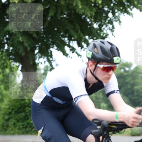 15.06.2025 - 7 Türme Triathlon Yannick Fuchs http://msf.ph/oto/8055564 15.06.2025 11:06:04 Radfahren  meine-sportfotos.de