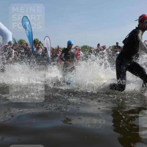 22.06.2025 - Viking Triathlon Michael Strokosch http://msf.ph/oto/8055857 22.06.2025 10:00:14 Schwimmen 2, 4, 10, 49, 100, 122, 329, 420, 485, 521, 544, 609, 611 meine-sportfotos.de