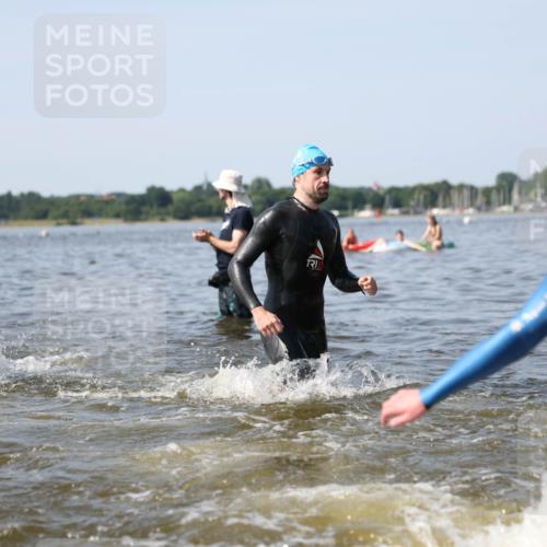 22.06.2025 - Viking Triathlon Michael Strokosch http://msf.ph/oto/8055941 22.06.2025 10:29:04 Schwimmen 7, 12, 152, 200, 310, 384, 443, 458, 604, 628, 652 meine-sportfotos.de