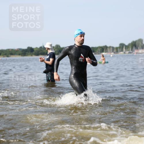 22.06.2025 - Viking Triathlon Michael Strokosch http://msf.ph/oto/8055943 22.06.2025 10:29:04 Schwimmen 7, 12, 152, 200, 310, 384, 443, 458, 604, 628, 652 meine-sportfotos.de