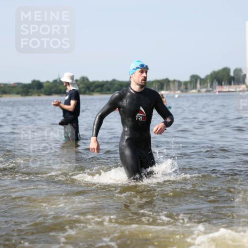 22.06.2025 - Viking Triathlon Michael Strokosch http://msf.ph/oto/8055945 22.06.2025 10:29:05 Schwimmen 7, 12, 152, 200, 310, 384, 443, 458, 604, 628, 652 meine-sportfotos.de