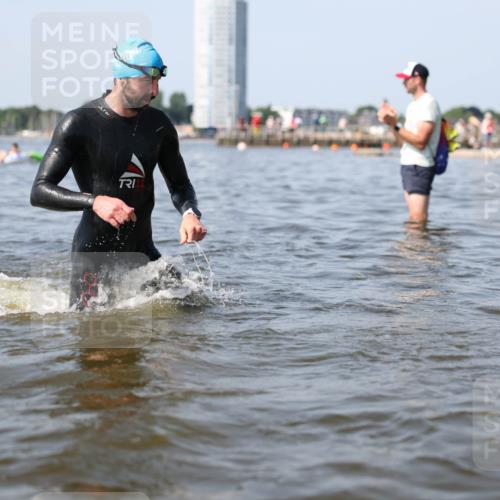 22.06.2025 - Viking Triathlon Michael Strokosch http://msf.ph/oto/8055973 22.06.2025 10:29:11 Schwimmen 7, 11, 12, 30, 33, 152, 200, 310, 384, 458, 604, 652 meine-sportfotos.de
