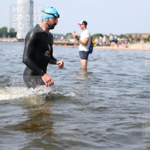 22.06.2025 - Viking Triathlon Michael Strokosch http://msf.ph/oto/8055975 22.06.2025 10:29:11 Schwimmen 7, 11, 12, 30, 33, 152, 200, 310, 384, 458, 604, 652 meine-sportfotos.de