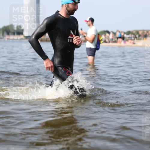 22.06.2025 - Viking Triathlon Michael Strokosch http://msf.ph/oto/8055977 22.06.2025 10:29:11 Schwimmen 7, 11, 12, 30, 33, 152, 200, 310, 384, 458, 604, 652 meine-sportfotos.de