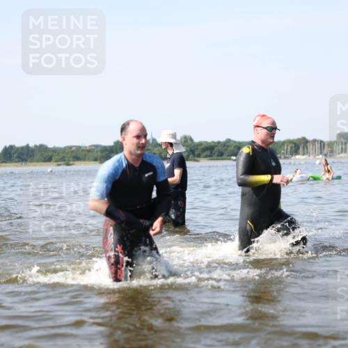 22.06.2025 - Viking Triathlon Michael Strokosch http://msf.ph/oto/8055981 22.06.2025 10:29:14 Schwimmen 7, 11, 12, 30, 33, 200, 243, 310, 458, 652 meine-sportfotos.de