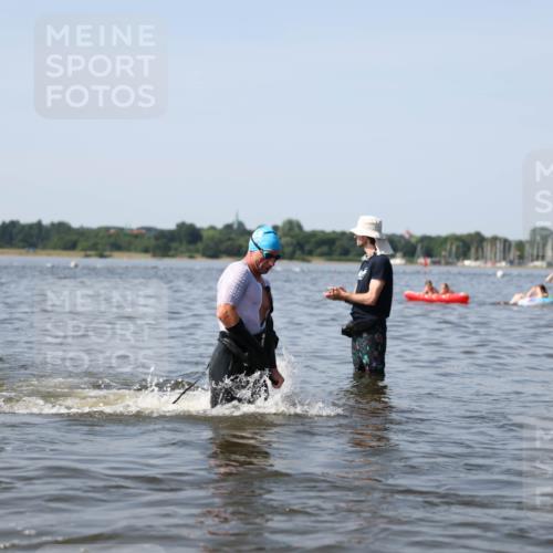 22.06.2025 - Viking Triathlon Michael Strokosch http://msf.ph/oto/8056060 22.06.2025 10:29:34 Schwimmen 6, 243, 612 meine-sportfotos.de