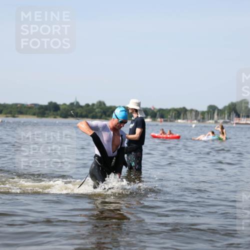 22.06.2025 - Viking Triathlon Michael Strokosch http://msf.ph/oto/8056061 22.06.2025 10:29:34 Schwimmen 6, 243, 612 meine-sportfotos.de