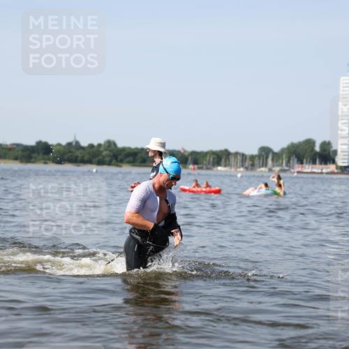 22.06.2025 - Viking Triathlon Michael Strokosch http://msf.ph/oto/8056063 22.06.2025 10:29:35 Schwimmen 6, 243, 612 meine-sportfotos.de