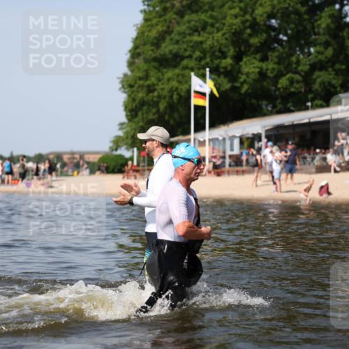 22.06.2025 - Viking Triathlon Michael Strokosch http://msf.ph/oto/8056082 22.06.2025 10:29:37 Schwimmen 6, 612 meine-sportfotos.de