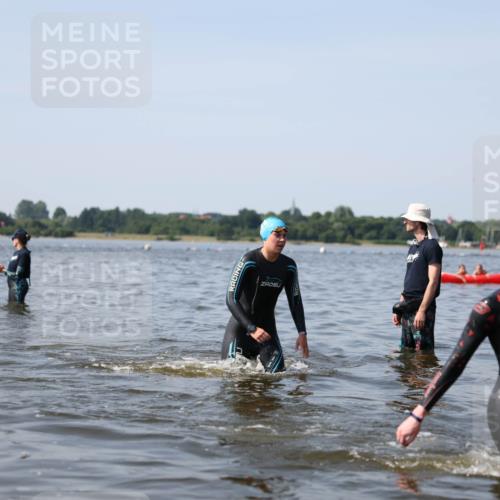 22.06.2025 - Viking Triathlon Michael Strokosch http://msf.ph/oto/8056120 22.06.2025 10:29:54 Schwimmen 264, 299, 473 meine-sportfotos.de