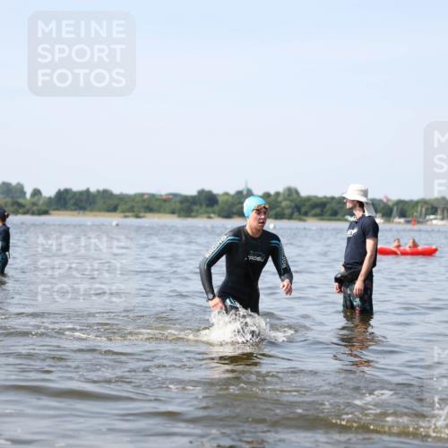 22.06.2025 - Viking Triathlon Michael Strokosch http://msf.ph/oto/8056122 22.06.2025 10:29:54 Schwimmen 264, 299, 473 meine-sportfotos.de