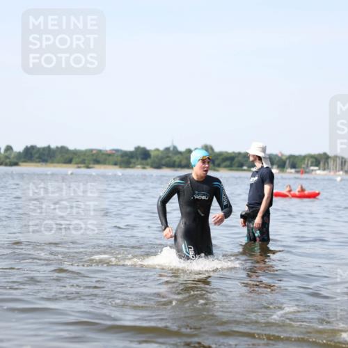22.06.2025 - Viking Triathlon Michael Strokosch http://msf.ph/oto/8056124 22.06.2025 10:29:54 Schwimmen 264, 299, 473 meine-sportfotos.de
