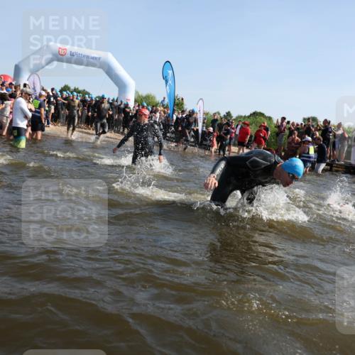 22.06.2025 - Viking Triathlon Michael Strokosch http://msf.ph/oto/8056125 22.06.2025 10:01:53 Schwimmen 3, 17, 33, 80, 91, 125, 158, 170, 271, 304, 310, 355, 496, 551, 555, 618 meine-sportfotos.de