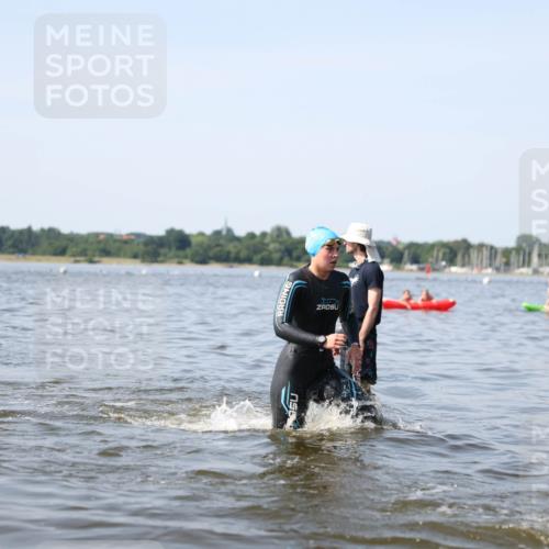 22.06.2025 - Viking Triathlon Michael Strokosch http://msf.ph/oto/8056126 22.06.2025 10:29:54 Schwimmen 264, 299, 473 meine-sportfotos.de