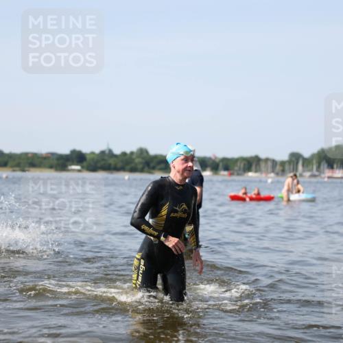 22.06.2025 - Viking Triathlon Michael Strokosch http://msf.ph/oto/8056165 22.06.2025 10:30:03 Schwimmen 175, 203, 264, 299, 374, 473 meine-sportfotos.de