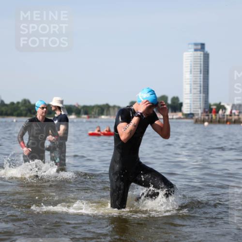 22.06.2025 - Viking Triathlon Michael Strokosch http://msf.ph/oto/8056185 22.06.2025 10:30:07 Schwimmen 132, 175, 203, 264, 374, 491, 626 meine-sportfotos.de