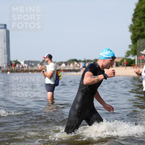 22.06.2025 - Viking Triathlon Michael Strokosch http://msf.ph/oto/8056199 22.06.2025 10:30:08 Schwimmen 132, 175, 203, 264, 374, 381, 491, 626 meine-sportfotos.de
