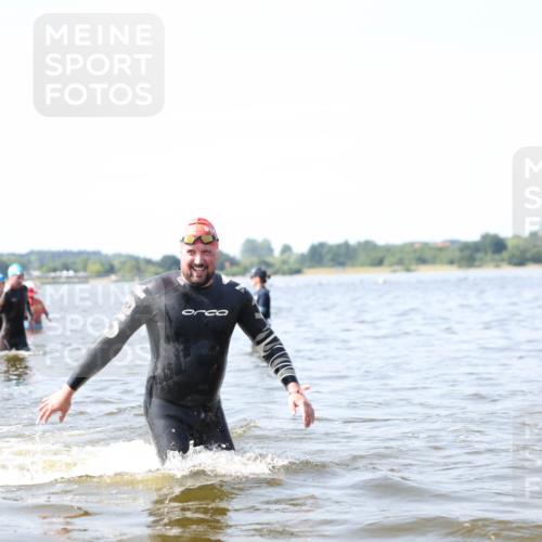 22.06.2025 - Viking Triathlon Michael Strokosch http://msf.ph/oto/8056262 22.06.2025 10:30:21 Schwimmen 132, 381, 393, 491, 626, 643 meine-sportfotos.de