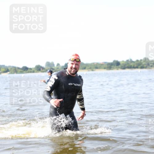 22.06.2025 - Viking Triathlon Michael Strokosch http://msf.ph/oto/8056266 22.06.2025 10:30:22 Schwimmen 132, 381, 393, 491, 551, 626, 643 meine-sportfotos.de