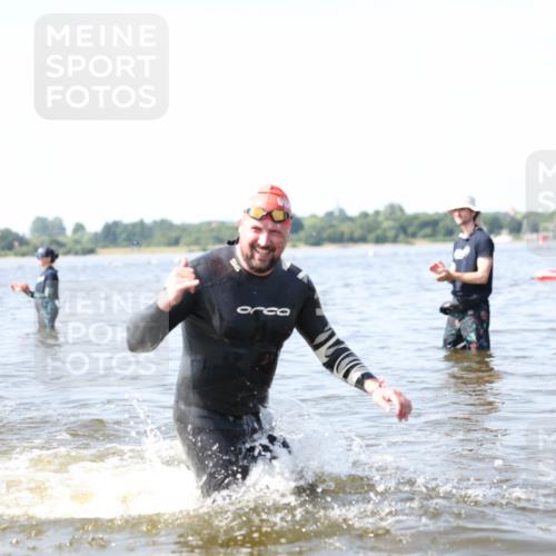 22.06.2025 - Viking Triathlon Michael Strokosch http://msf.ph/oto/8056270 22.06.2025 10:30:22 Schwimmen 132, 381, 393, 491, 551, 626, 643 meine-sportfotos.de
