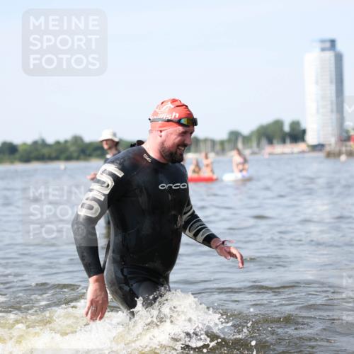22.06.2025 - Viking Triathlon Michael Strokosch http://msf.ph/oto/8056272 22.06.2025 10:30:23 Schwimmen 132, 381, 393, 491, 551, 626, 643 meine-sportfotos.de